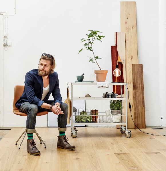 Паркетная доска Golvabia Maxwood Lodge XL Дуб Эспрессо 137030 1800×190×10,5 фото в интерьере